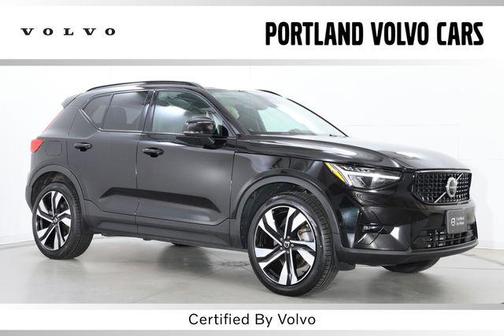 Onyx Black Metallic 2024 Volvo XC40 B5 Plus Dark Theme