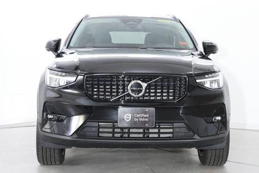 Onyx Black Metallic 2024 Volvo XC40 B5 Plus Dark Theme