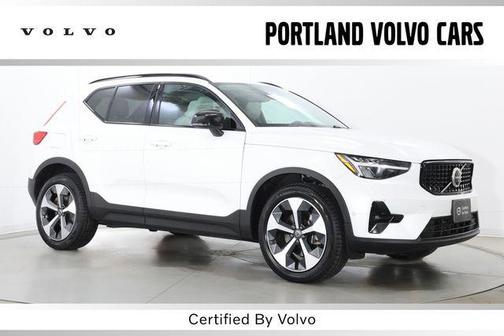 Crystal White 2025 Volvo XC40 B5 Plus Dark Theme