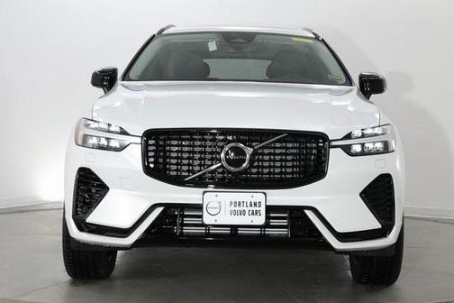 2025 Volvo XC60 Plug-In Hybrid T8 Core