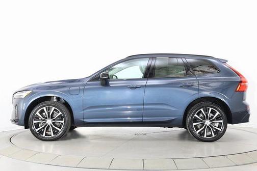 2023 Volvo XC60 Recharge Plug-In Hybrid T8 Plus Dark Theme