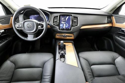 2024 Volvo XC90 B5 Plus Bright Theme