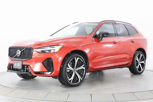 2023 Volvo XC60 B5 Ultimate Dark Theme