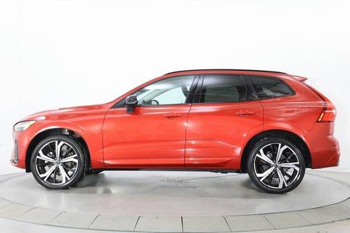 2023 Volvo XC60 B5 Ultimate Dark Theme