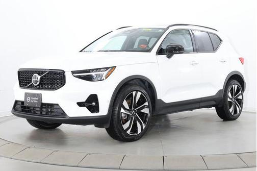 Crystal White 2025 Volvo XC40 B5 Plus Dark Theme