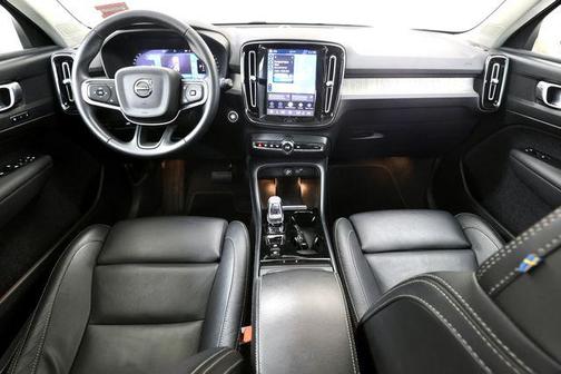 Crystal White 2025 Volvo XC40 B5 Plus Dark Theme