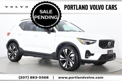 Crystal White 2025 Volvo XC40 B5 Plus Dark Theme