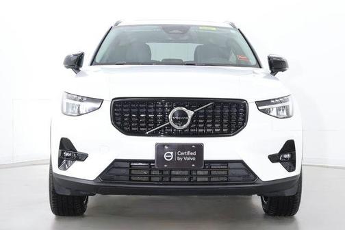 Crystal White 2025 Volvo XC40 B5 Plus Dark Theme
