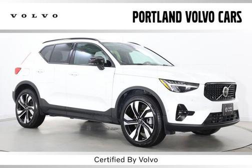 Crystal White 2025 Volvo XC40 B5 Plus Dark Theme