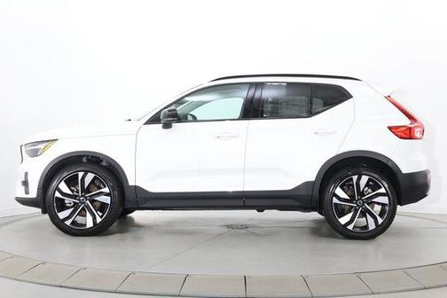 Crystal White 2025 Volvo XC40 B5 Plus Dark Theme