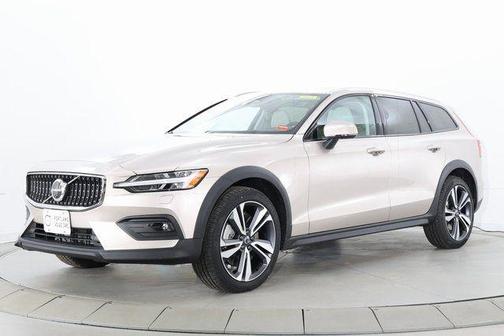 Bright Dusk Metallic 2026 Volvo V60 Cross Country Plus, B5 AWD Gas (mild hybrid)