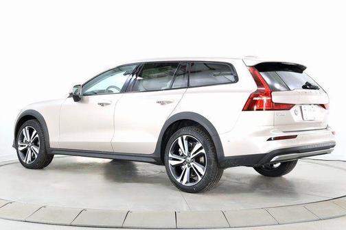 Bright Dusk Metallic 2026 Volvo V60 Cross Country Plus, B5 AWD Gas (mild hybrid)