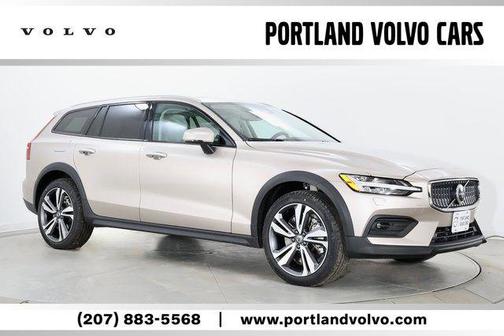 Bright Dusk Metallic 2026 Volvo V60 Cross Country Plus, B5 AWD Gas (mild hybrid)