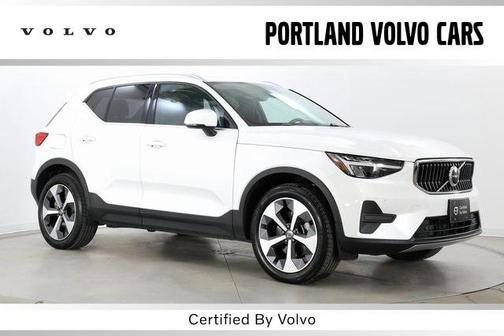 2025 Volvo XC40 B5 Core Bright Theme