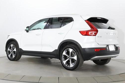 2025 Volvo XC40 B5 Core Bright Theme