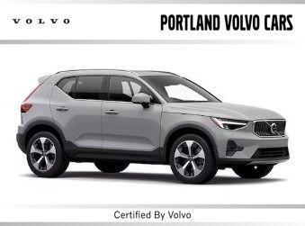 Vapour Grey Metallic 2025 Volvo XC40 B5 Plus Bright Theme