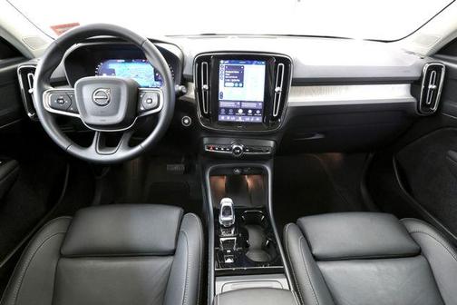 Vapour Grey Metallic 2025 Volvo XC40 B5 Plus Bright Theme