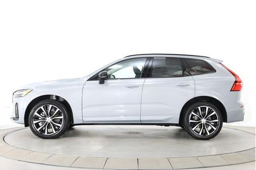 Vapour Grey Metallic 2025 Volvo XC60 B5 Plus