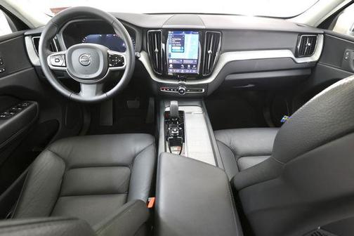 Vapour Grey Metallic 2025 Volvo XC60 B5 Plus