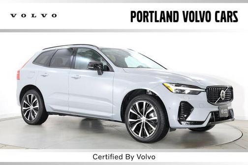 Vapour Grey Metallic 2025 Volvo XC60 B5 Plus