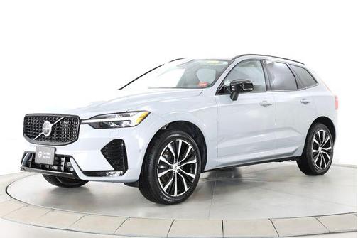 Vapour Grey Metallic 2025 Volvo XC60 B5 Plus