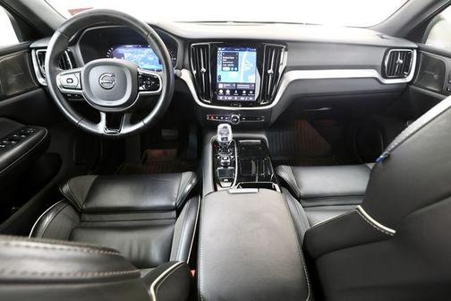 Onyx Black 2024 Volvo S60 Recharge Plug-In Hybrid T8 Plus Black Edition