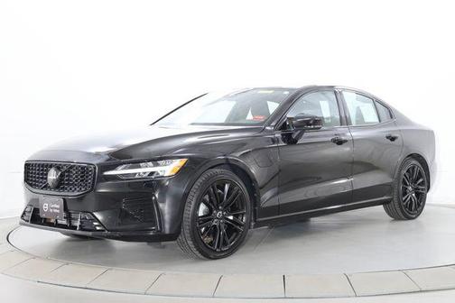 Onyx Black 2024 Volvo S60 Recharge Plug-In Hybrid T8 Plus Black Edition