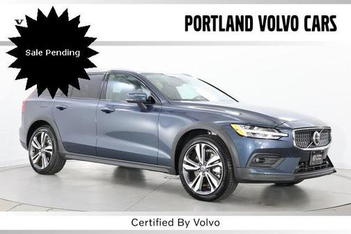 2025 Volvo V60 Cross Country B5 Plus