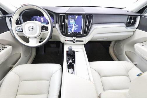 2024 Volvo XC60 B5 Core Dark Theme