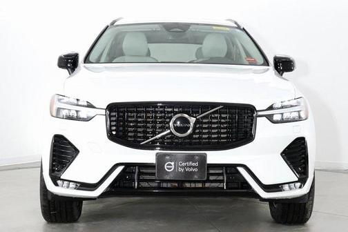 2024 Volvo XC60 B5 Core Dark Theme