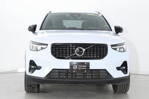 2025 Volvo XC40 B5 Plus Dark Theme