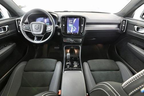 2025 Volvo XC40 B5 Plus Dark Theme