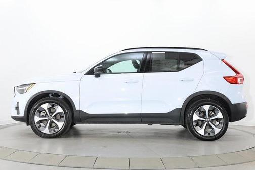 2025 Volvo XC40 B5 Plus Dark Theme