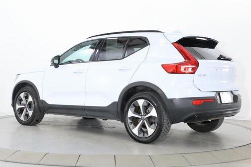 2025 Volvo XC40 B5 Plus Dark Theme