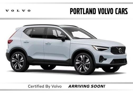 2025 Volvo XC40 B5 Plus Dark Theme