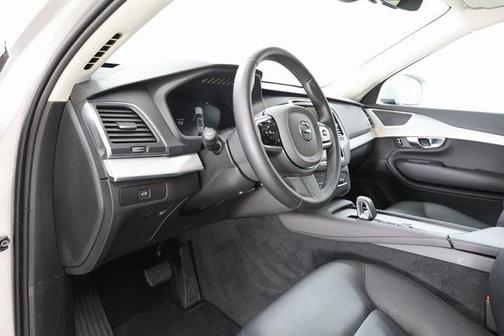 2025 Volvo XC90 B5 Core
