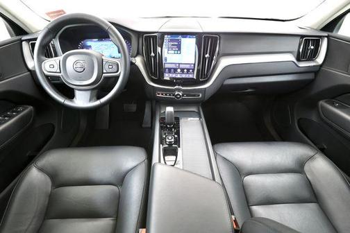 Silver Dawn Metallic 2025 Volvo XC60 B5 Core