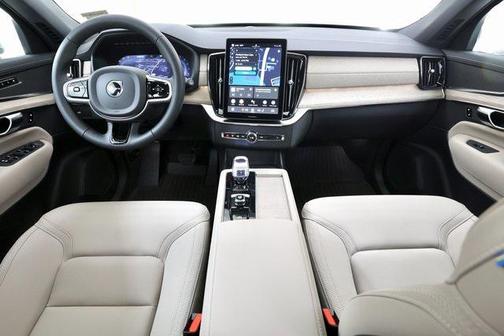 2025 Volvo XC90 B5 Core