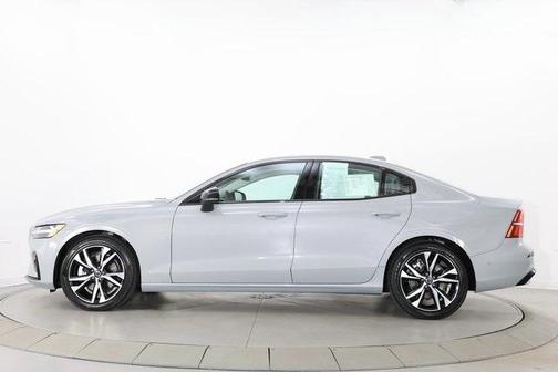 2024 Volvo S60 B5 Plus Dark Theme
