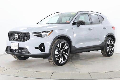 Vapour Grey Metallic 2026 Volvo XC40 Plus, B5 AWD Gas (mild hybrid), Dark