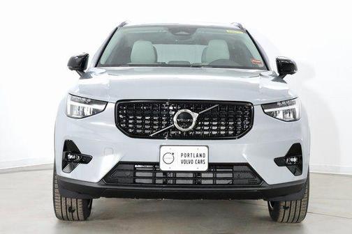 Vapour Grey Metallic 2026 Volvo XC40 Plus, B5 AWD Gas (mild hybrid), Dark