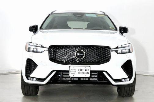 Crystal White Metallic 2026 Volvo XC60 B5 Ultra