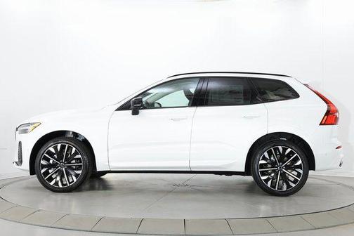 Crystal White Metallic 2026 Volvo XC60 B5 Ultra