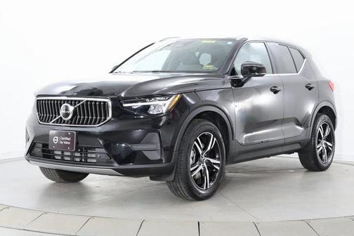 2025 Volvo XC40 B5 Core Bright Theme