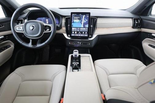 2025 Volvo XC90 B5 Plus 7-Seater