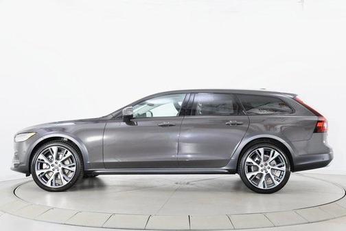 2023 Volvo V90 Cross Country B6 Plus