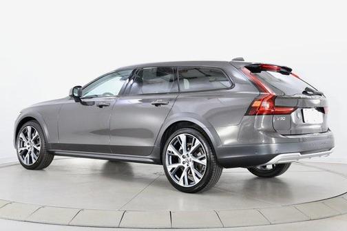 2023 Volvo V90 Cross Country B6 Plus