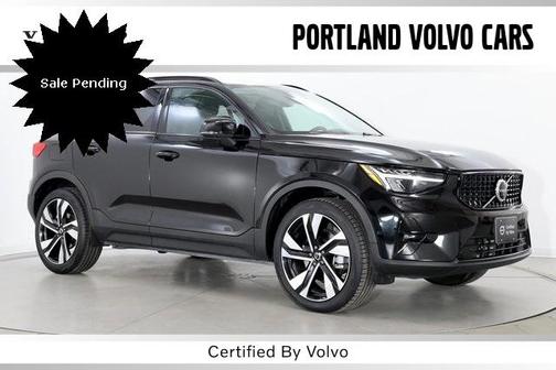 2025 Volvo XC40 B5 Plus Dark Theme