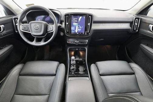 2025 Volvo XC40 B5 Plus Dark Theme