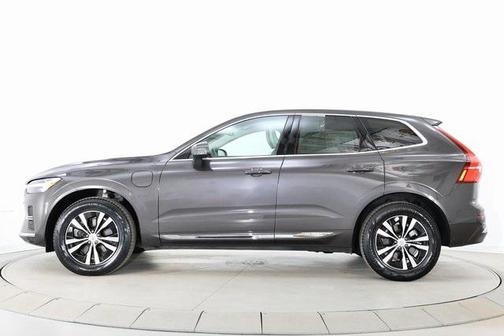 2023 Volvo XC60 Recharge Plug-In Hybrid T8 Core Bright Theme